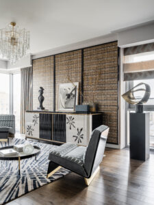 Black Hight Gloss Laque and Pearl with old brass inputs